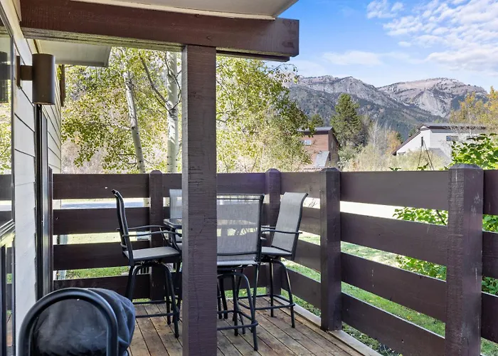Rmr: Cinquefoil 1615 In The Aspenswilsonwy Apartment Wilson